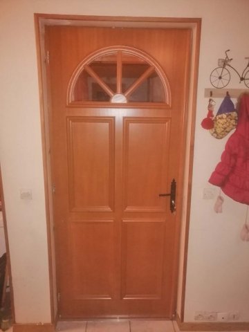 Changement de porte d'entrée en bois - ISOBAT 43 - MENUISERIE SANMARTI à Vic-le-Comte