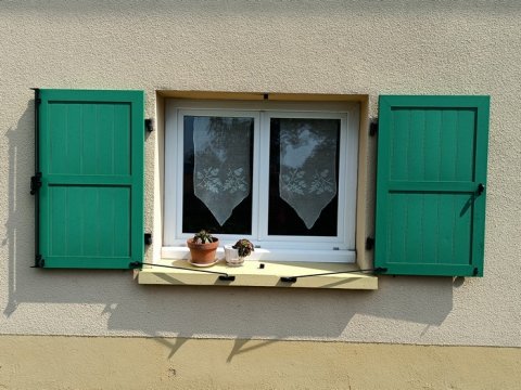 Pose de volets à Lamotte 