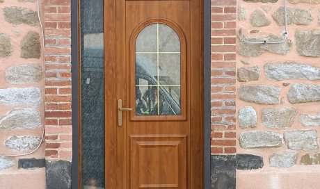 Installation d'une porte d'entrée à Brioude